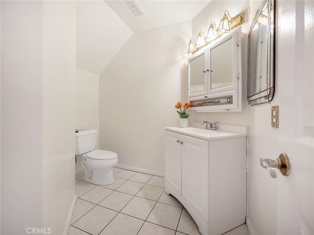 851 E 9th Street 205