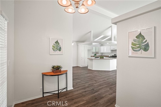 Detail Gallery Image 4 of 28 For 20208 Northcliff Dr, Canyon Country,  CA 91351 - 2 Beds | 2 Baths