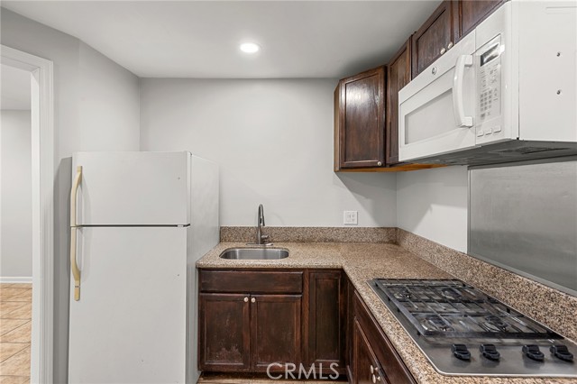 9414 Linden Avenue, Bloomington CA: https://media.crmls.org/medias/e79427f3-7c77-4277-9ab5-73158edc677c.jpg
