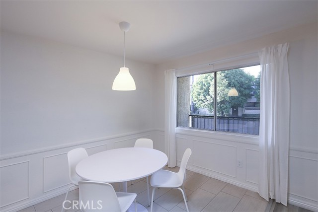 382 E California Boulevard, Pasadena CA: https://media.crmls.org/medias/e7947be2-e5b6-4203-b968-9191f21818ab.jpg