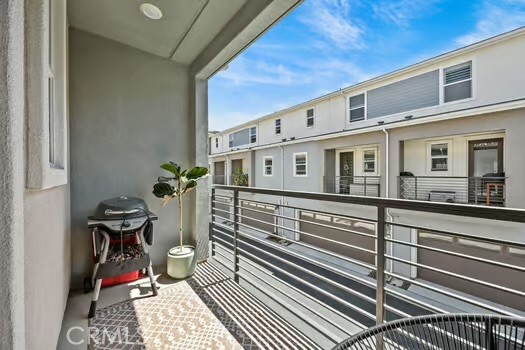 323 Adela, Lake Forest CA: https://media.crmls.org/medias/e7950168-2aa9-41f1-aeab-319625ee28b8.jpg