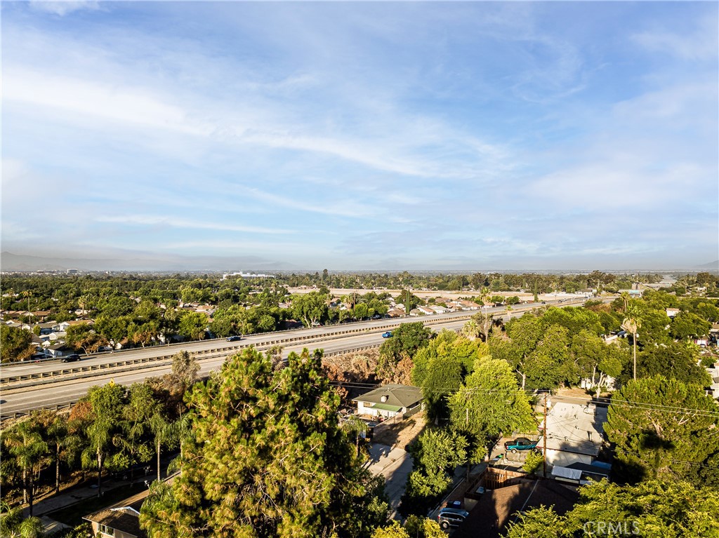 https://media.crmls.org/medias/e79549d5-527a-4591-901d-575548217070.jpg?preset=X-Large