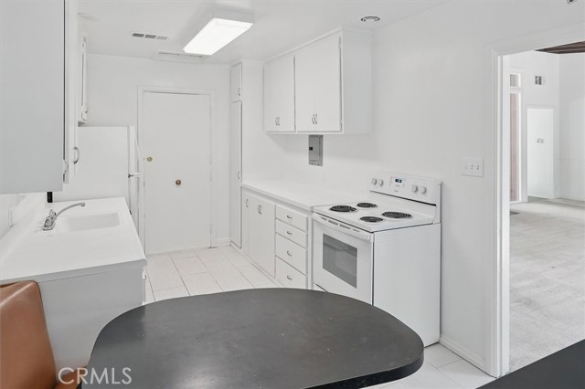 3288 Velma Drive, Los Angeles CA: https://media.crmls.org/medias/e7964bd5-e4f0-442c-a1d4-69219f976865.jpg