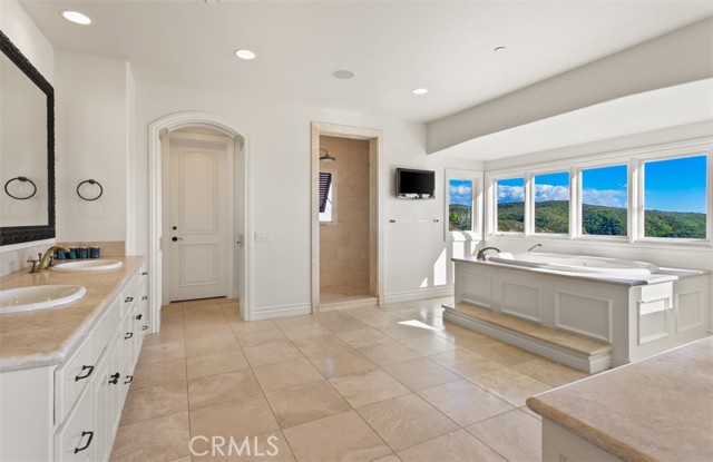 Detail Gallery Image 27 of 52 For 6 Windemere Ct, Newport Coast,  CA 92657 - 5 Beds | 4/1 Baths