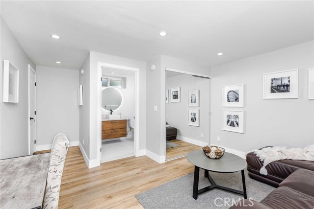 5923 Etiwanda Avenue, Tarzana CA: https://media.crmls.org/medias/e796baf1-fc16-41ba-88f3-660f7cc1a555.jpg