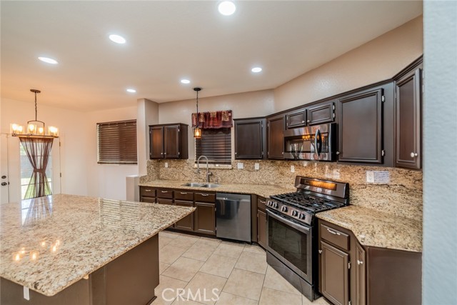 Detail Gallery Image 23 of 61 For 13621 Dellwood Ave, Victorville,  CA 92392 - 6 Beds | 3 Baths