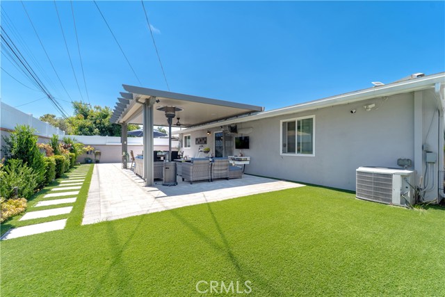 8326 Sanger Avenue, Whittier CA: https://media.crmls.org/medias/e7972cea-56b0-40ff-a82e-5cbf114973a9.jpg