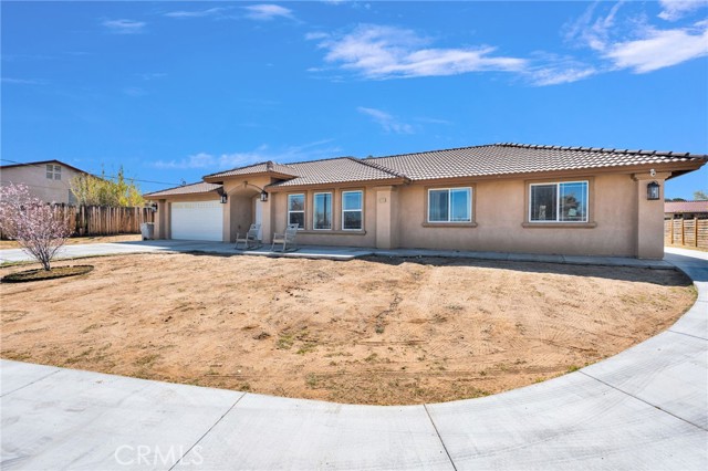 Detail Gallery Image 4 of 43 For 18125 Catalpa, Hesperia,  CA 92345 - 4 Beds | 2 Baths