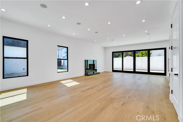 Detail Gallery Image 5 of 57 For 13838 Milbank St, Sherman Oaks,  CA 91423 - 4 Beds | 4 Baths