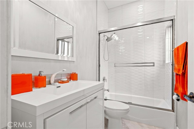 Detail Gallery Image 37 of 69 For 6920 Valmont #5,  Tujunga,  CA 91042 - 4 Beds | 3 Baths