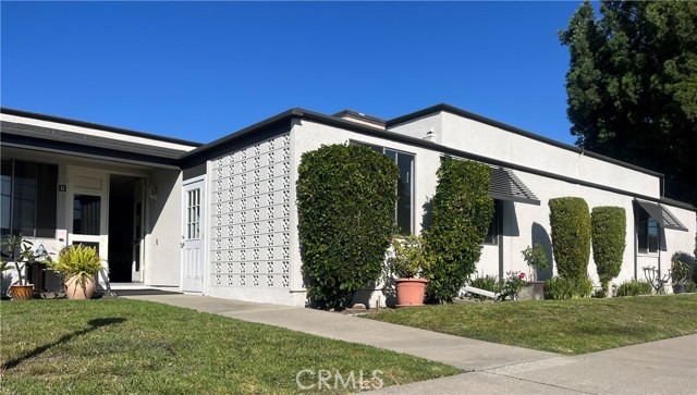 13120 Del Monte Drive, Seal Beach CA: https://media.crmls.org/medias/e79a1c51-2856-45ce-bcac-d351102cbab3.jpg