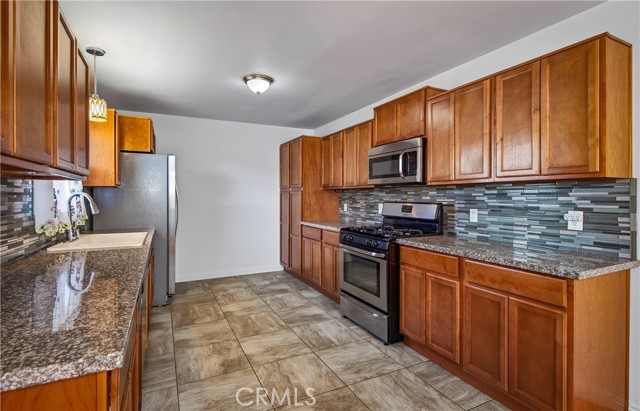 Detail Gallery Image 9 of 21 For 34776 Pecan Ave, Yucaipa,  CA 92399 - 3 Beds | 2 Baths