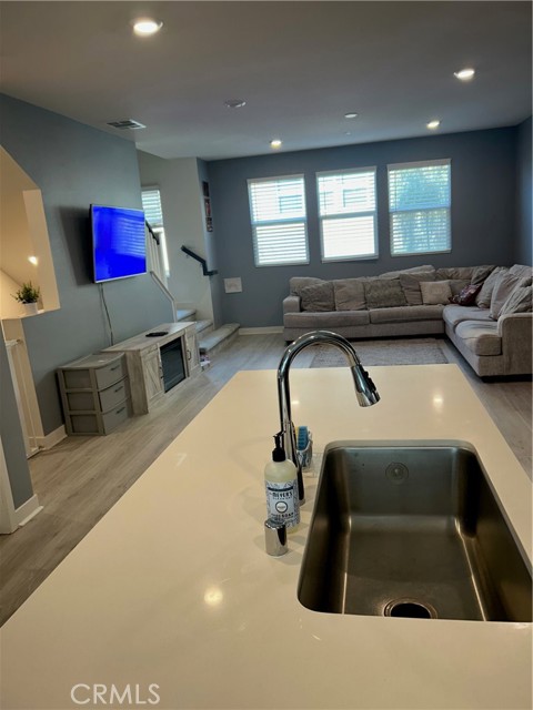 Detail Gallery Image 6 of 37 For 12745 Watt Ln #B,  Sylmar,  CA 91342 - 4 Beds | 3/1 Baths