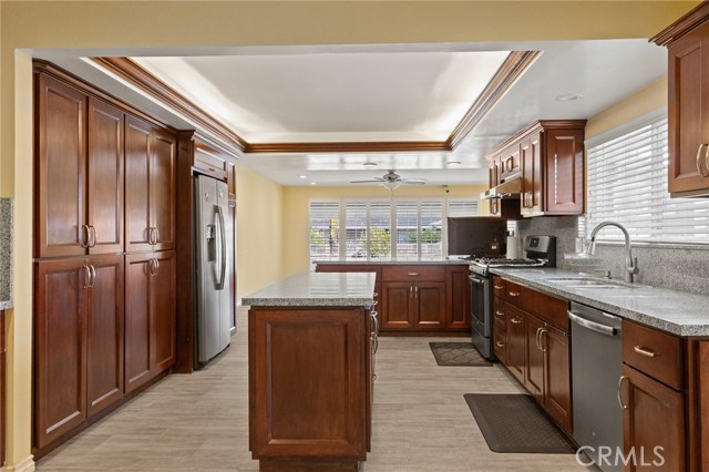 Detail Gallery Image 11 of 38 For 8558 11th, Downey,  CA 90241 - 4 Beds | 3/1 Baths