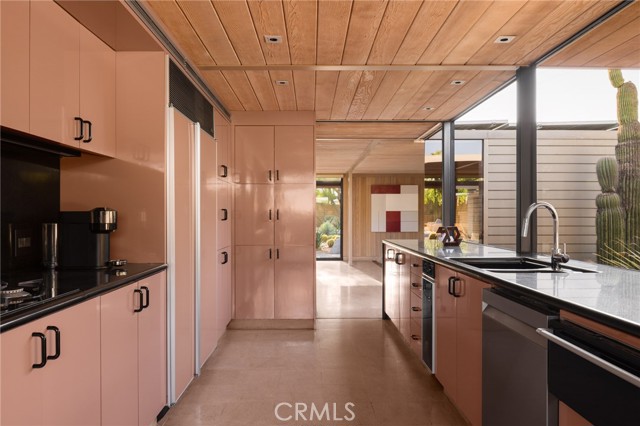 1950 E Desert Palms Drive, Palm Springs CA: https://media.crmls.org/medias/e79b89d6-51b1-4c68-8d0c-04a7a1fba276.jpg
