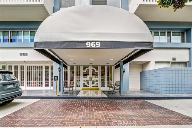 Detail Gallery Image 4 of 27 For 969 Hilgard Ave #706,  Los Angeles,  CA 90024 - 1 Beds | 1 Baths