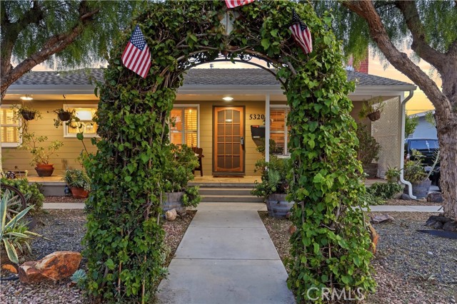 Detail Gallery Image 2 of 51 For 5320 E Pavo St, Long Beach,  CA 90808 - 3 Beds | 2 Baths