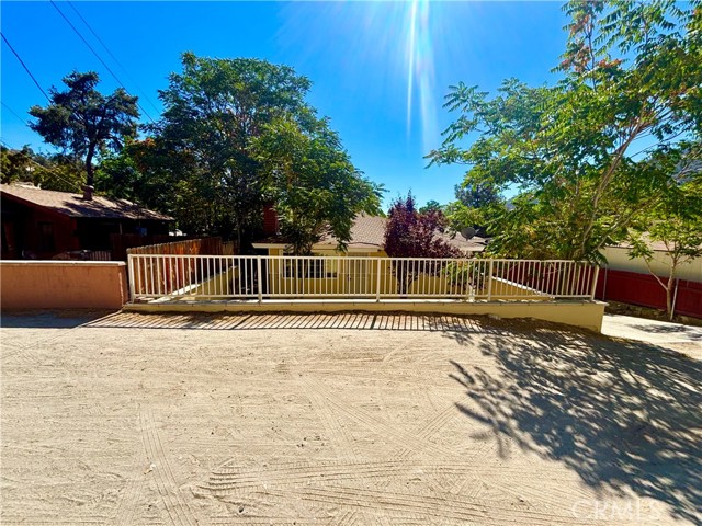 728 Catalina, Frazier Park CA: https://media.crmls.org/medias/e79dae12-2d8a-4876-acfd-3d01d2a932b3.jpg