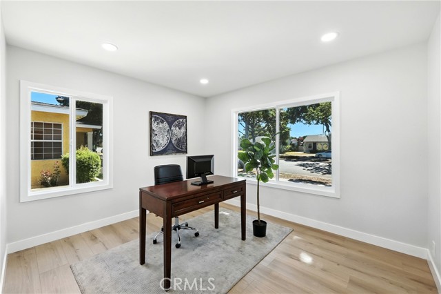 9533 Paramount Boulevard, Downey CA: https://media.crmls.org/medias/e79df4bd-9c54-43d8-ba8f-245d5ebaf99f.jpg