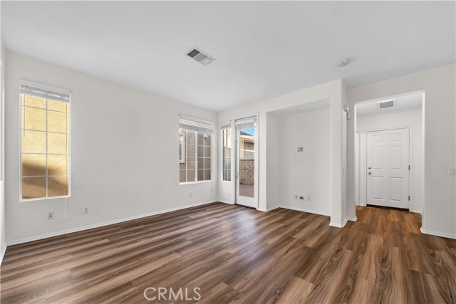 Detail Gallery Image 11 of 31 For 27626 Sunny Creek Dr, Valencia,  CA 91354 - 3 Beds | 2/1 Baths