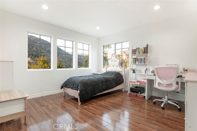 11417 Mount Gleason Avenue, Tujunga CA: https://media.crmls.org/medias/e79f36e4-d4a7-472c-84d6-6d4f42536f4e.jpg