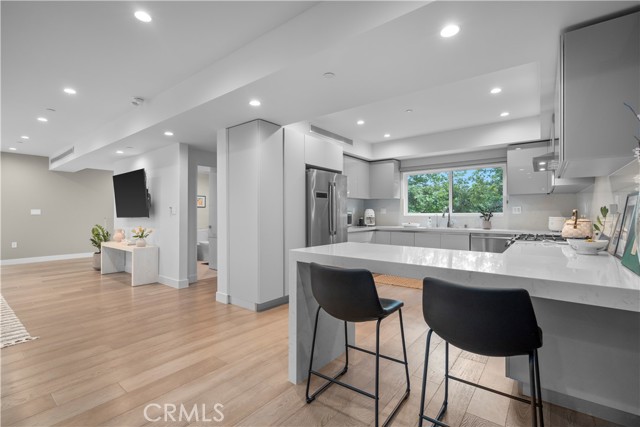 14157 Tiara Street, Sherman Oaks CA: https://media.crmls.org/medias/e79f7daf-6f0e-4413-8034-3ade04e65c0c.jpg