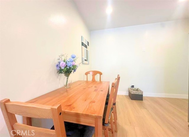 637 W Floral Drive, Monterey Park CA: https://media.crmls.org/medias/e7a037fa-4a06-4ba0-97b0-95a0eafb1756.jpg
