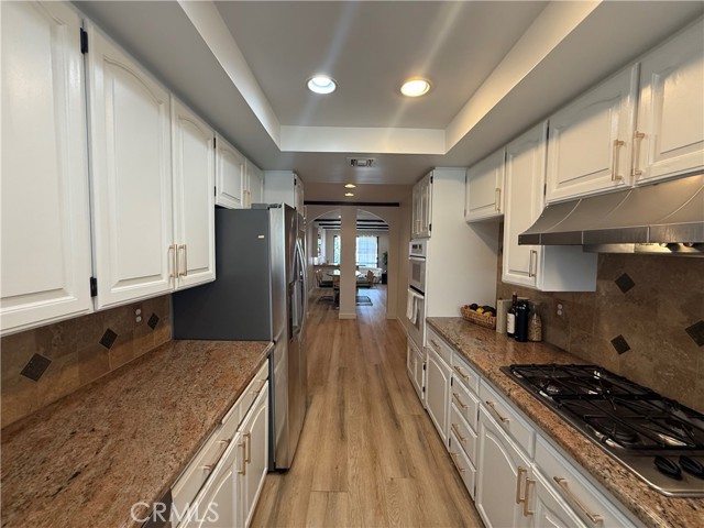 Detail Gallery Image 9 of 25 For 5346 Zelzah Ave, Encino,  CA 91316 - 3 Beds | 4 Baths