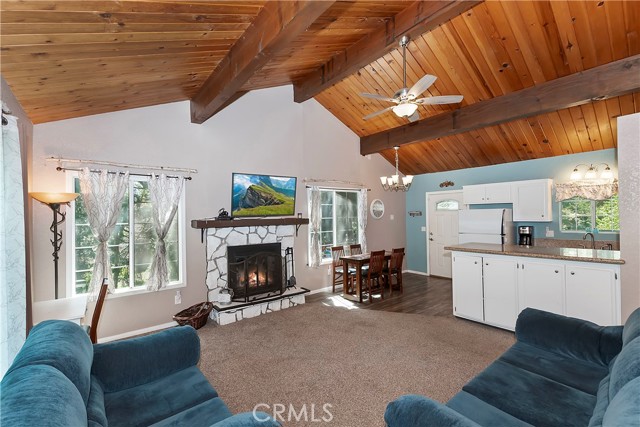 22365 Pine Drive, Cedarpines Park CA: https://media.crmls.org/medias/e7a12cc7-4ef0-4516-a1b7-c3acf6a4208e.jpg