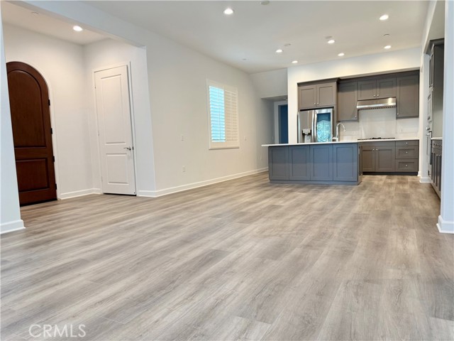 209 Follyhatch, Irvine CA: https://media.crmls.org/medias/e7a1429e-801a-421e-abca-a2586ab8cb3a.jpg