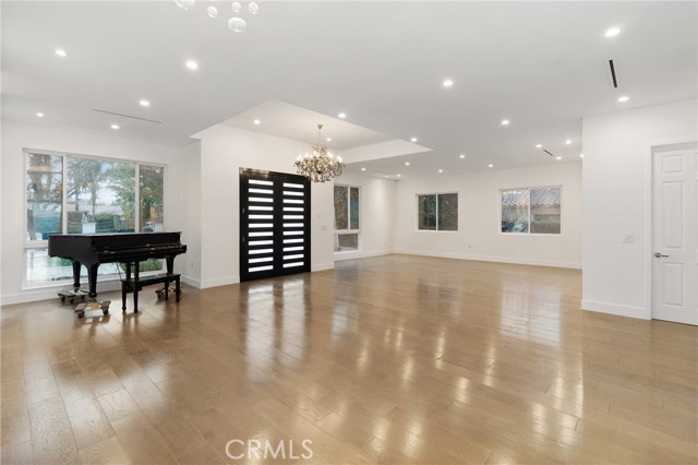 22904 Calvert Street, Woodland Hills CA: https://media.crmls.org/medias/e7a19eac-e955-485c-b8b8-7151c1c83992.jpg