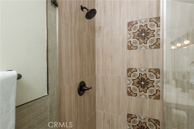 1370 Calgary Drive, Lake Arrowhead CA: https://media.crmls.org/medias/e7a1adc2-68bc-4e9d-b3a3-e095a262b2c1.jpg