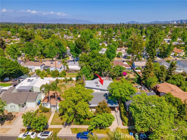 5762 Andasol Avenue, Encino CA: https://media.crmls.org/medias/e7a205c4-8bd8-4d7c-b2bd-4ce99a87f25b.jpg