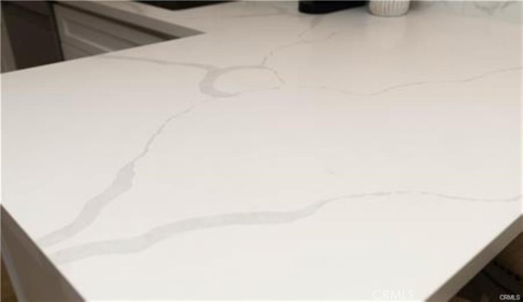 https://media.crmls.org/medias/e7a29fff-f8b3-470e-a0b6-9375e8fd7534.jpg?preset=X-Large