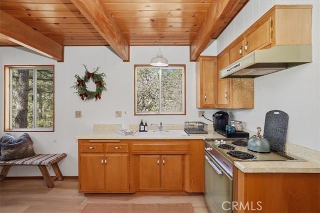 Detail Gallery Image 11 of 40 For 1146 Ridge, Fawnskin,  CA 92333 - 2 Beds | 1 Baths