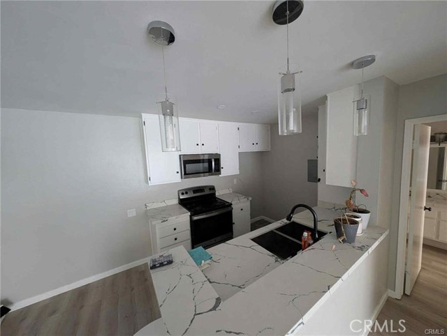 Detail Gallery Image 2 of 15 For 5460 White Oak Avenue #C302, Encino,  CA 91316 - 2 Beds | 2 Baths