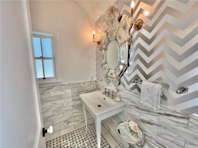 Detail Gallery Image 14 of 21 For 31502 Shrewsbury Dr, Laguna Beach,  CA 92651 - 2 Beds | 2/1 Baths