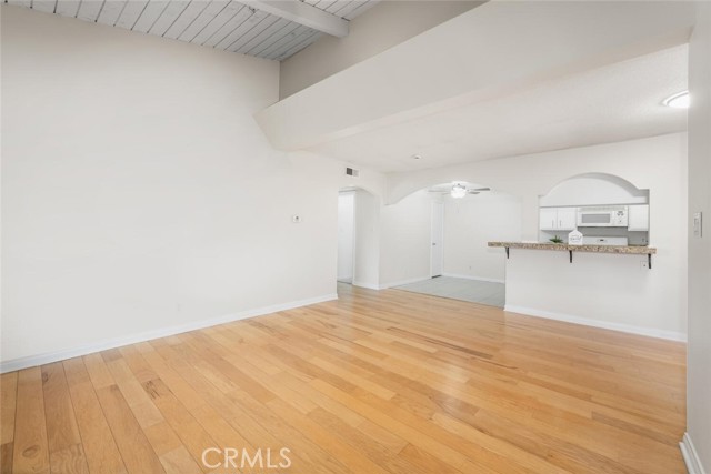 3721 Country Club Drive, Long Beach CA: https://media.crmls.org/medias/e7a323bf-b956-46d8-95e4-f816e9b21f62.jpg