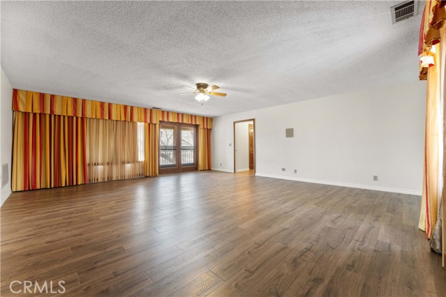Detail Gallery Image 13 of 44 For 6367 Arrowhead Lake Rd, Hesperia,  CA 92345 - 6 Beds | 4 Baths