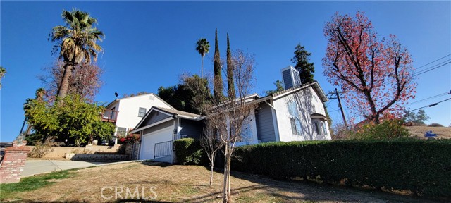 Detail Gallery Image 3 of 33 For 1021 La Hermosa Dr, Redlands,  CA 92373 - 3 Beds | 3 Baths