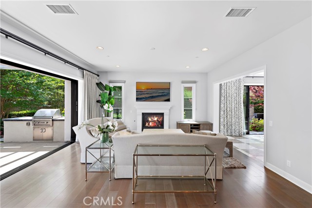 102 Orchid Ter, Irvine CA: https://media.crmls.org/medias/e7a49e2f-8fbb-4578-858a-06ff9f04b1e0.jpg