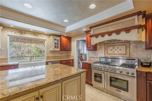 Detail Gallery Image 20 of 58 For 2899 N Monte Verde Dr, Covina,  CA 91724 - 5 Beds | 5 Baths