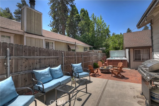 22989 Pine Lane, Crestline CA: https://media.crmls.org/medias/e7a4b954-2a09-4585-9231-97dcf09a833d.jpg