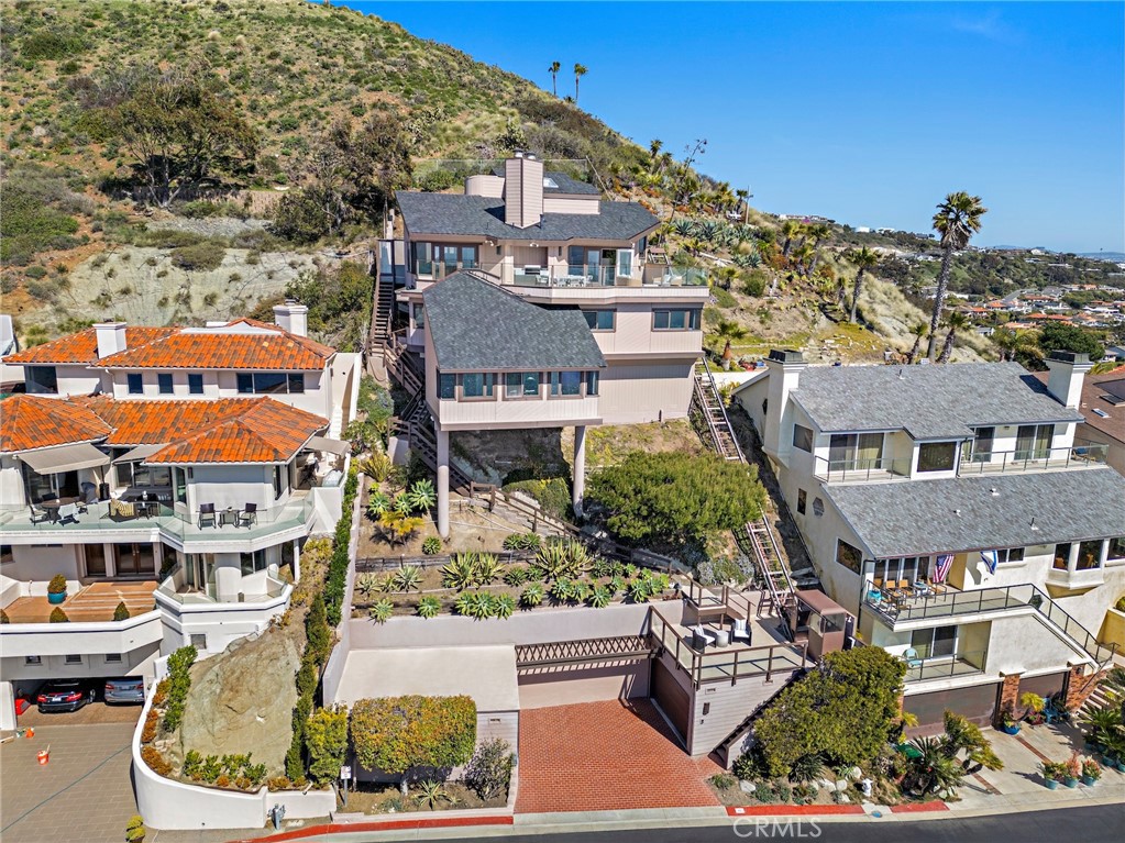https://media.crmls.org/medias/e7a4c0e8-8820-482d-be01-c707b0e7c53a.jpg?preset=X-Large