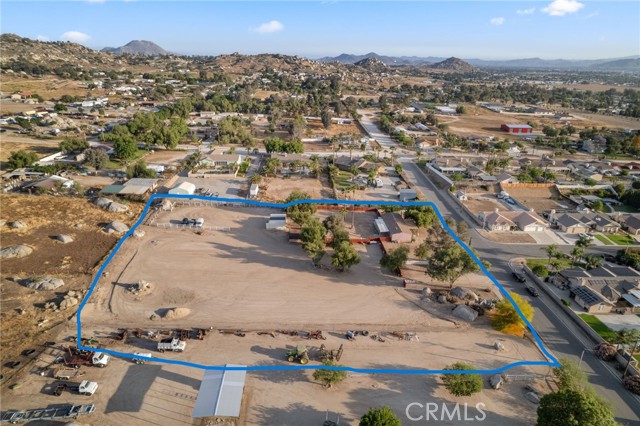 22910 Olivas Avenue, Nuevo CA: https://media.crmls.org/medias/e7a57da0-8a15-433e-81b6-7fd5786dc504.jpg