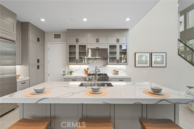 Detail Gallery Image 11 of 37 For 1155 Poppy Ct, Montebello,  CA 90640 - 5 Beds | 5 Baths