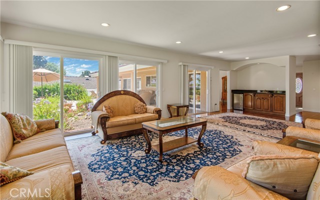 6966 Crest Road, Rancho Palos Verdes CA: https://media.crmls.org/medias/e7a6be7d-5227-4d55-8b4b-6c84a68af114.jpg
