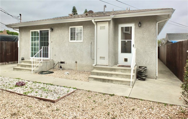1301 W Robidoux Street, Wilmington CA: https://media.crmls.org/medias/e7a73bd2-fa7f-4135-a1ce-d7d1ad8c0c75.jpg