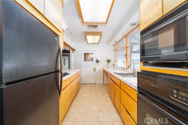 22226 Devonshire Street, Chatsworth CA: https://media.crmls.org/medias/e7a73f21-d11f-4f11-84d8-cc40636c18f8.jpg