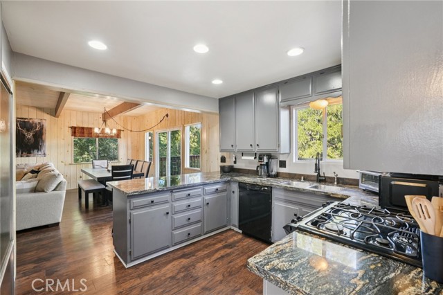 Detail Gallery Image 9 of 33 For 195 Birchwood Dr, Lake Arrowhead,  CA 92352 - 3 Beds | 3/1 Baths